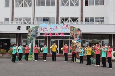 吹奏楽部の開祭宣言